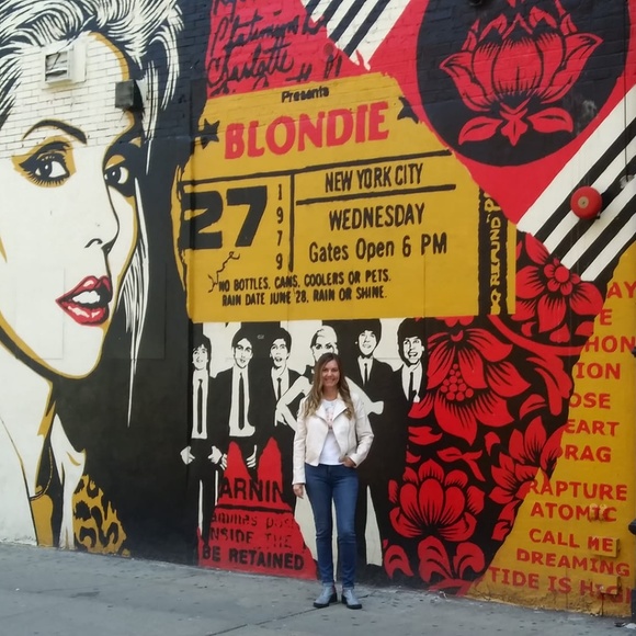 Meet your Posher, Karen - Picture 1 of 2